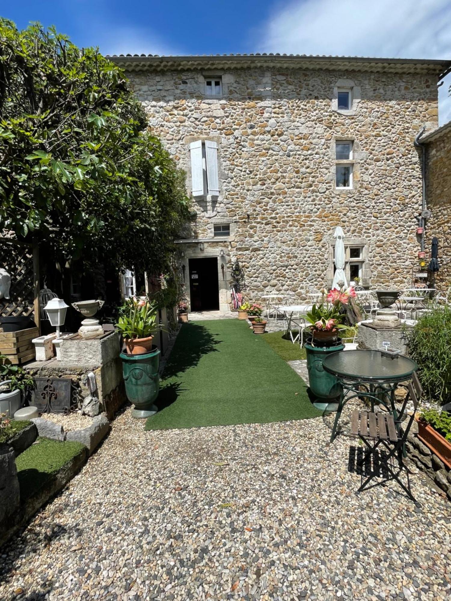 Le Manoir Du Raveyron Hotel