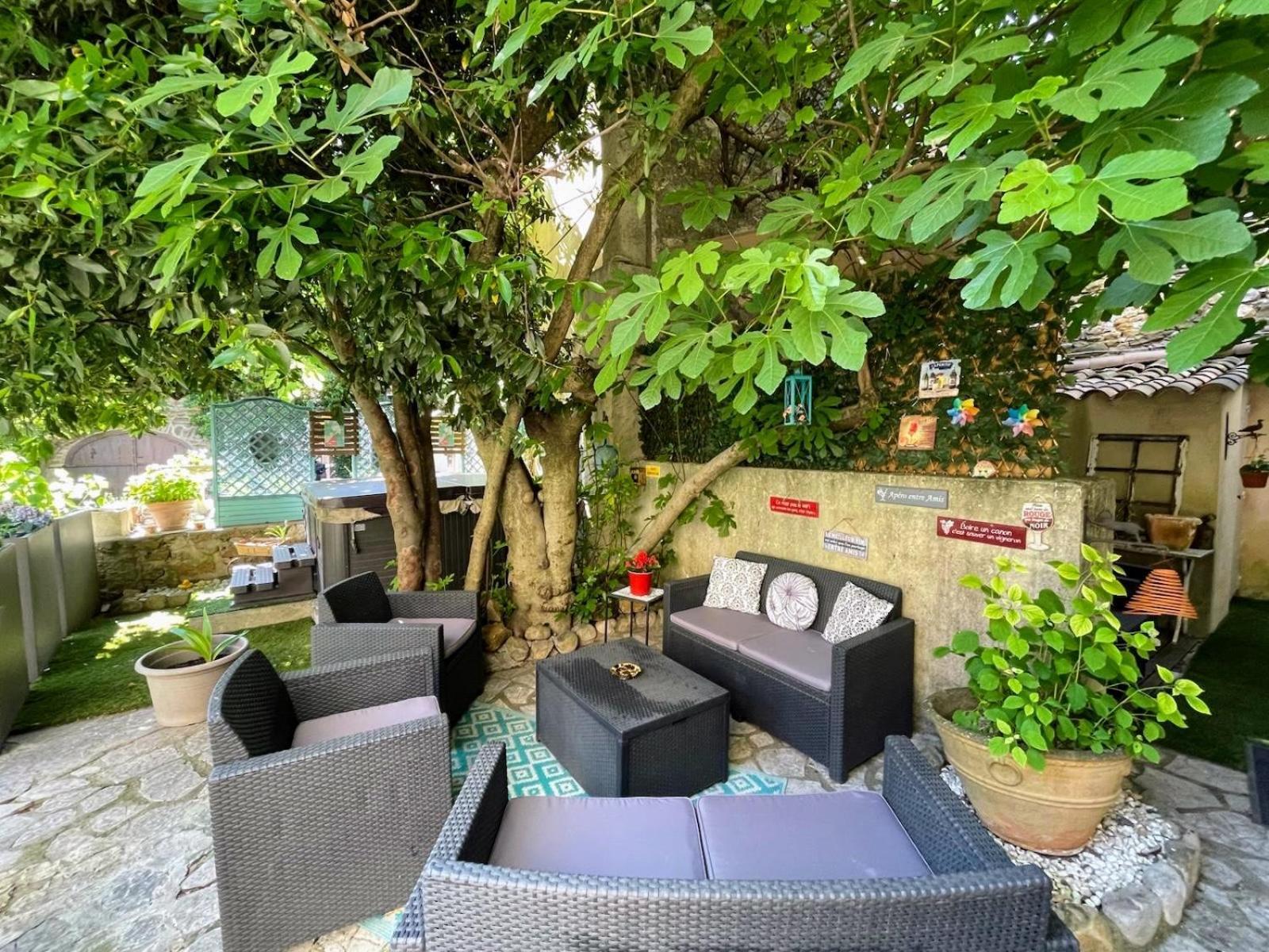 Le Manoir Du Raveyron Hotel